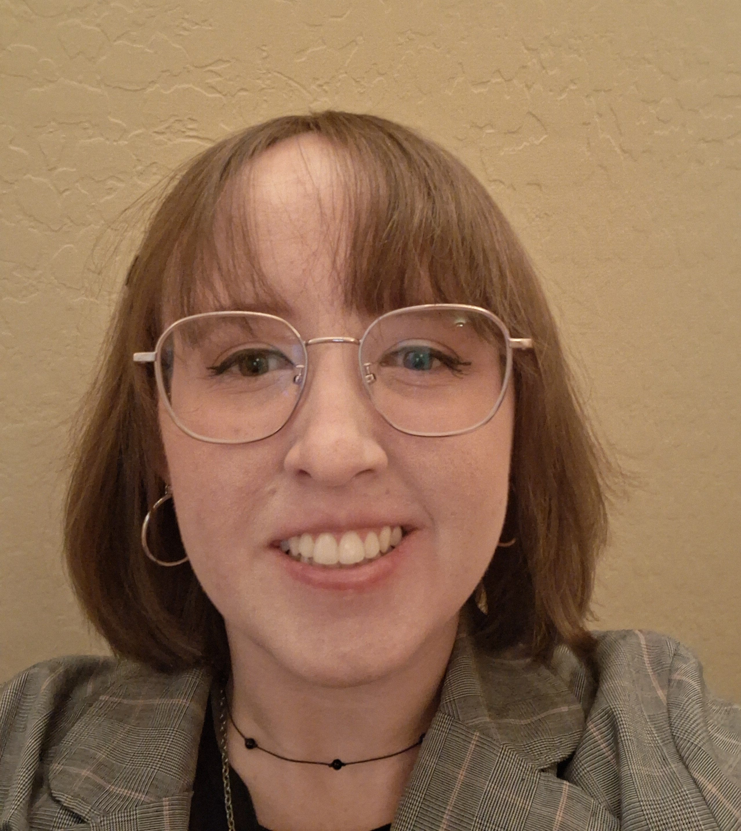 Image of the website owner, Jillian Holton.